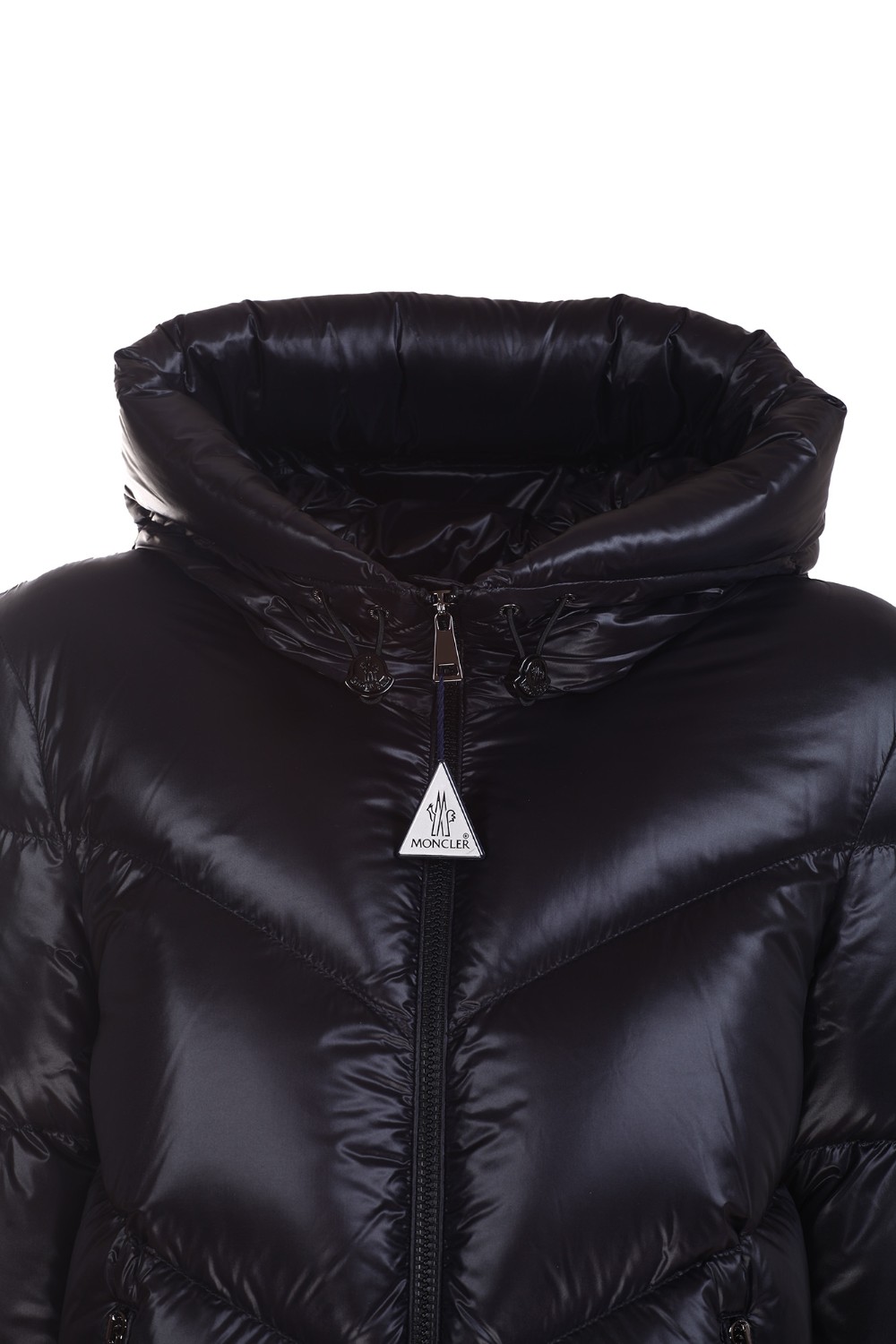 shop MONCLER Sales Giacchetto: Moncler piumino corto Chambon.
Realizzato in nylon léger lucido.
Imbottitura in piuma.
Fodera in nylon léger.
Cappuccio regolabile.
Chiusura con zip.
Tasche con zip.
Composizione: 100% Poliammide.
Composizione imbottitura: 90% Piumino 10% Piuma.
Fabbricato in Romania.. CHAMBON 1A00048539AQ-999 number 6349653